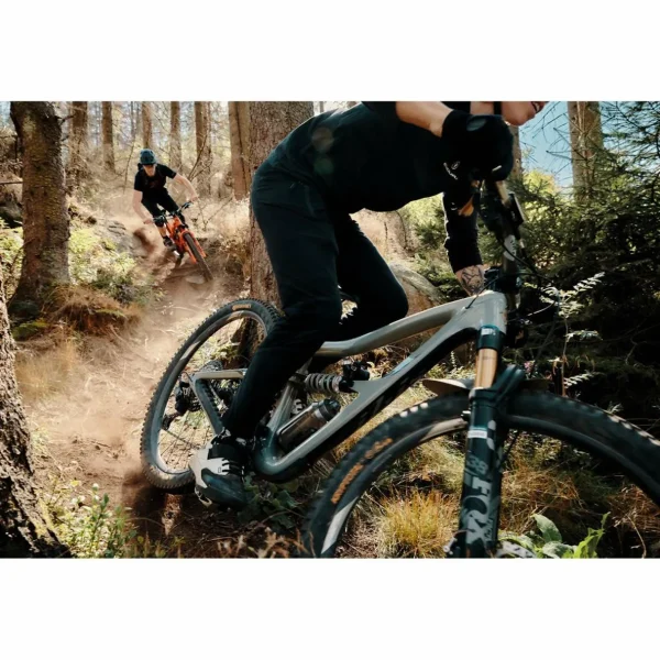 Fidlock Twist 750 25oz Compact Water Bottle with Bike Base