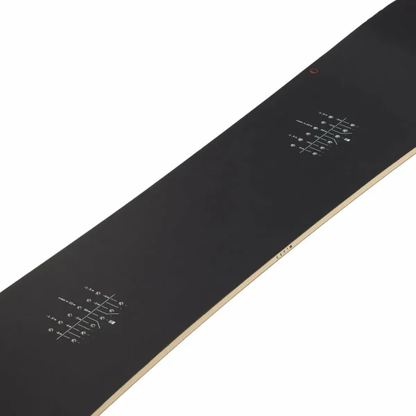 Season Kin Snowboard + Union Strata Snowboard Bindings 2025