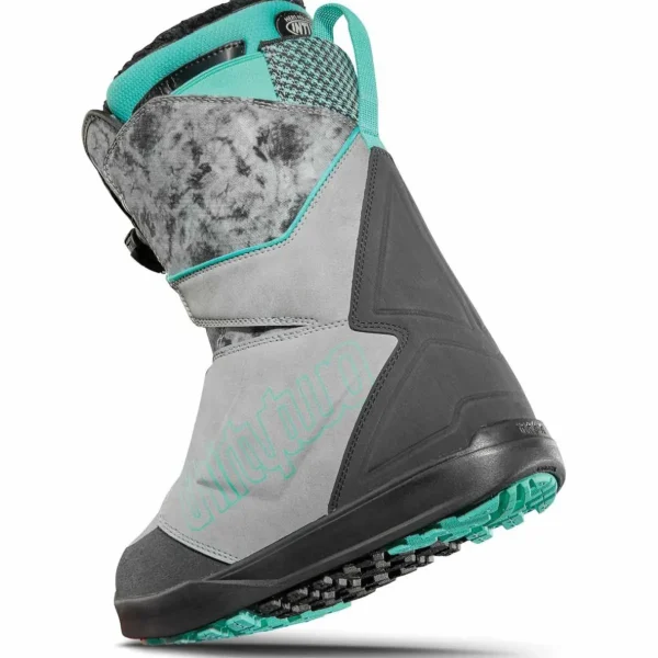 Yes. Menace Snowboard + Rebel Snowboard Bindings + thirtytwo Lashed Double Boa Snowboard Boots - Women's 2025
